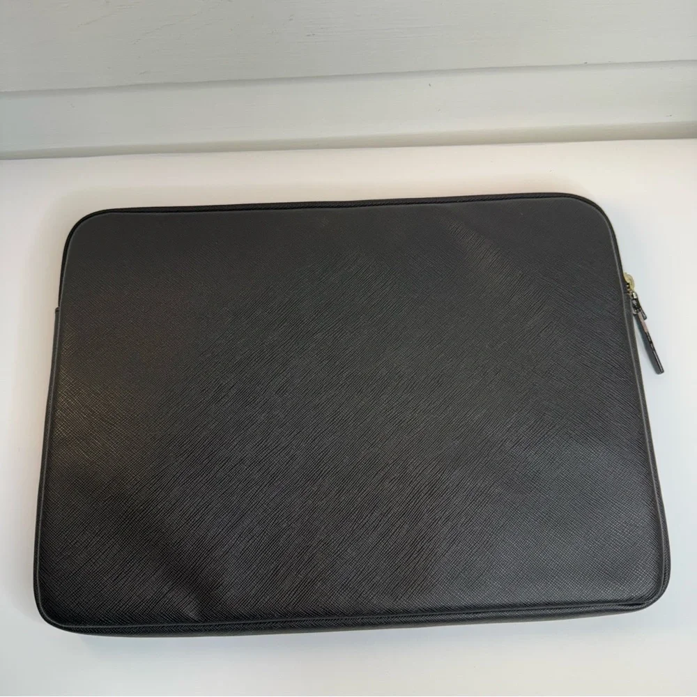Kate Spade Black Laptop Sleeve 13” MacBook Case Gold Plaque Zip
